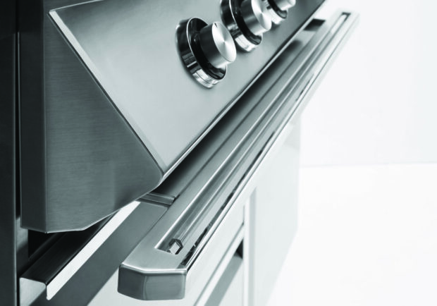 Twin Eagles TEBQ42R_drip_tray_detail_8284-RT3-cmyk