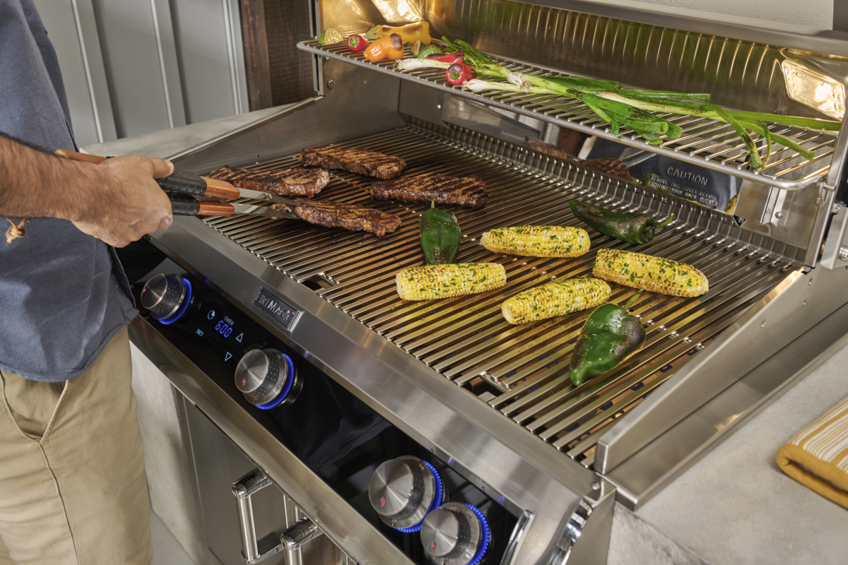 Fire Magic Echelon Diamond Grill being used