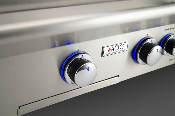 Backlit control knobs for night grilling.