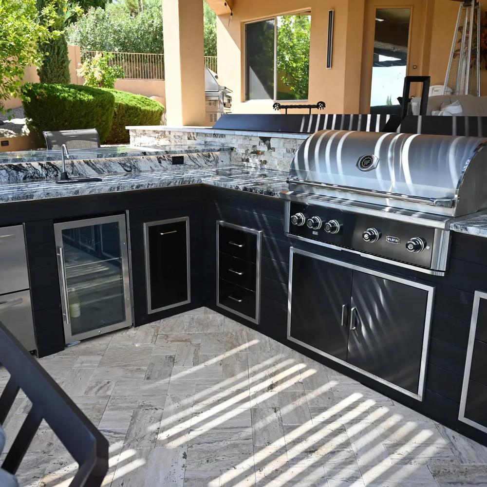 L shaped outdoor kitchen showing premium look at approachable cost
